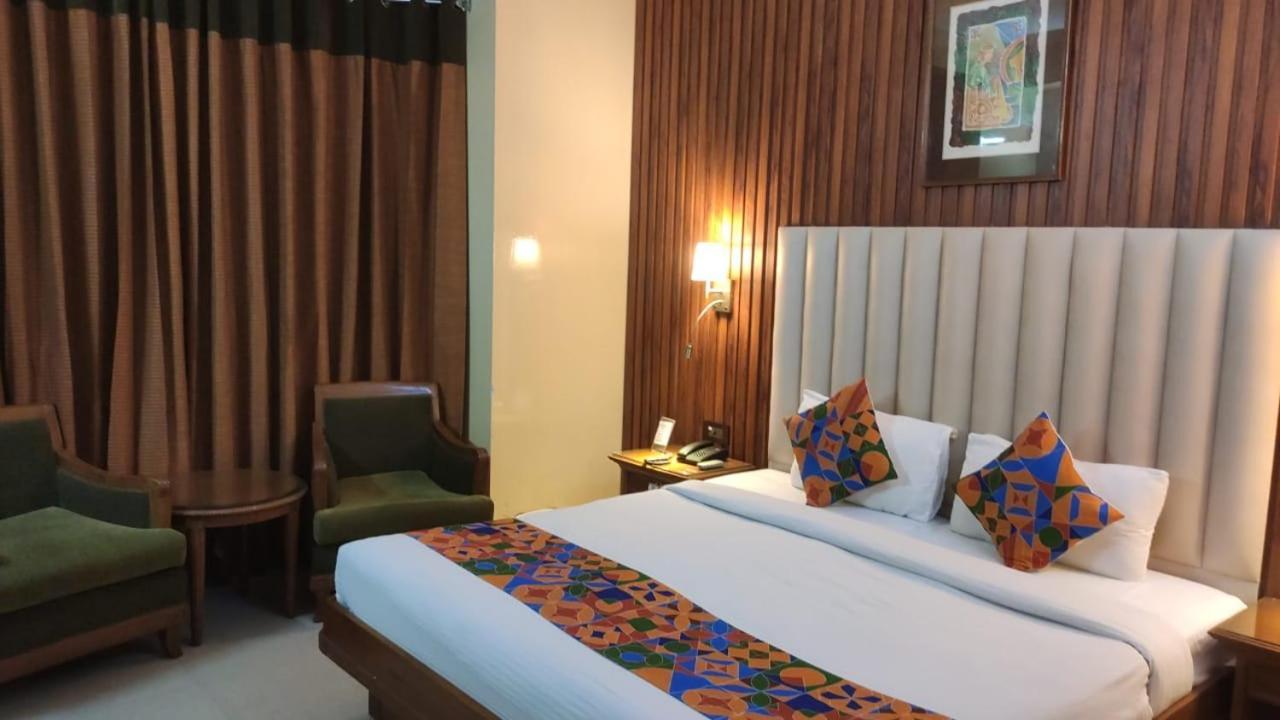 Hotel Conclave Executive New Delhi Extérieur photo